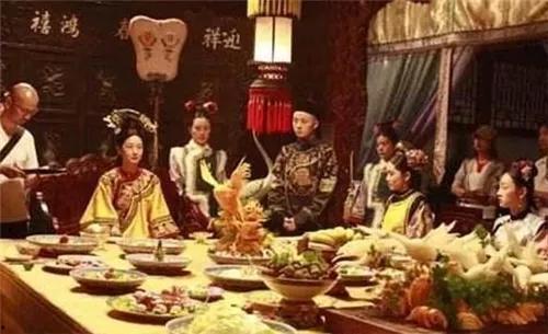 穿越清朝吃瓜看戏,品瓜赏戏，尽览大清风云