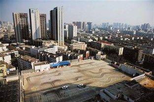 库尔勒楼顶吃瓜,夏日里的悠闲时光