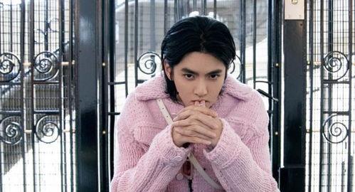 男孩吃瓜照片真实高清,男孩与夏日瓜果的甜蜜邂逅