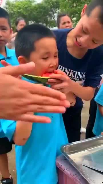 吃瓜小女孩全部,揭秘校园里的神秘事件