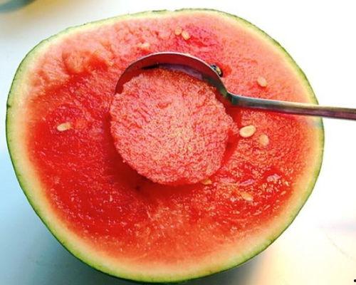 大饼哥吃沙漠瓜,挑战极限，品尝神秘沙漠瓜